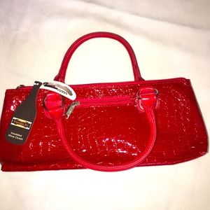 Red Insulated wine clutch.